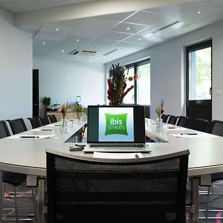 Hotel Ibis Styles Romans-valence Gare Tgv 3*