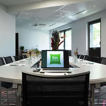 Ibis Styles Romans-valence Gare Tgv 3*