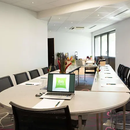 Ibis Styles Romans-valence Gare Tgv 3*