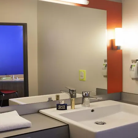 Ibis Styles Romans-valence Gare Tgv 3* أليكْسا