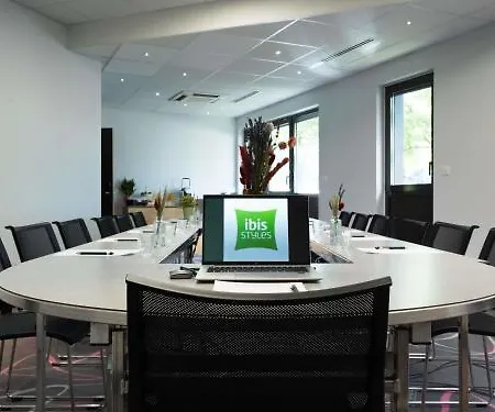 Ibis Styles Romans-valence Gare Tgv 3*